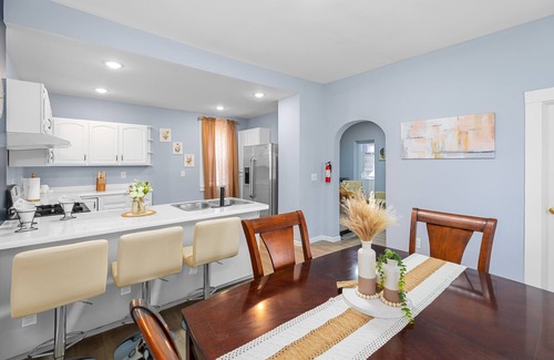 Town of German Flatts Maison | King Bed and two full beds, 2 large Bedrooms, 6-7 Guests in Ilion, New York - NY