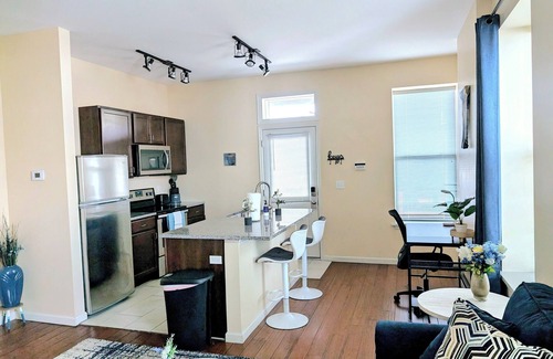 The Gate Appartement | King-Bed Cozy Apartment near SSM Hospitals- Unit H