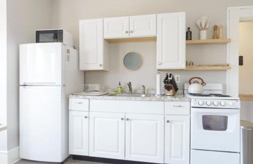 Portsmouth Appartement | King Bed Downtown Suite Port City Stays