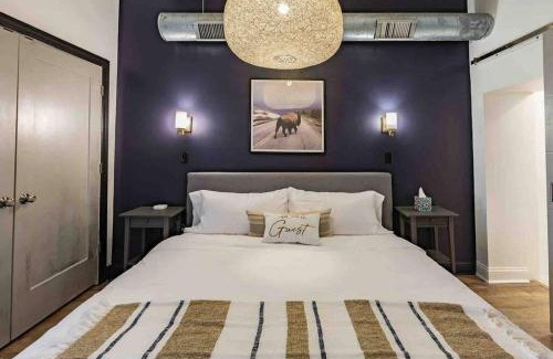 South Side Flats Maison | King Bed/Free Parking/BBQ/Fire pit/Arcade