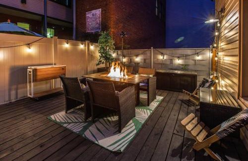South Side Flats Maison | King Bed/Free Parking/BBQ/Fire pit/Arcade