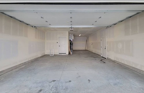 Tri-Cities Maison | King Bed, Large Kitchen, Yard & Garage 6660