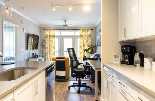 North Decatur Appartement | King Bed -Message me for Spring Special