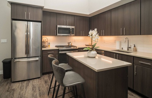 Mountain View Copropriété | KING BED - Modern FULLY FURNISHED Condo By Stanford & Google - Mountain View CA