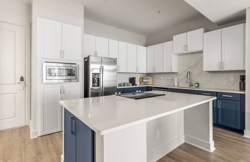 Deep Ellum Appartement | KING Bed Oasis! Deep Ellum/Gated Parking/Luxe/Close to Major Cities