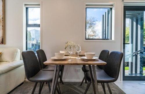 Christchurch City Centre Appartement | King bed on Hagley Park corner in the CBD