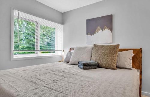 Ellicottville Maison | King Bed Patio Scenic Views Pickleball