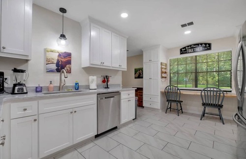 Tallahassee Maison | King Bed-Pets -Quiet-Huge fence Yrd