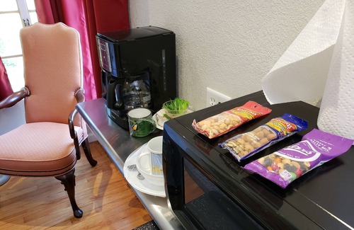 Ingram Hills Appartement | Lit king, privé, Keurig, Animaux admis, Kitchenette, Parking sécurisé.