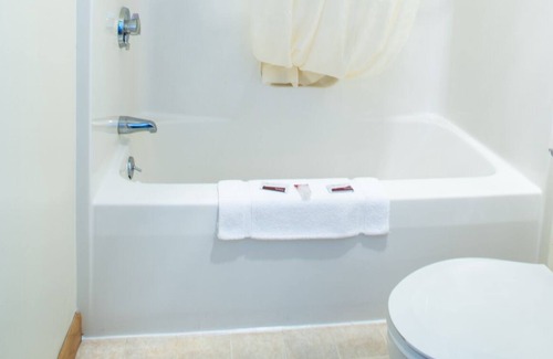 Wells Cabine | Less than 1 mile from Wells Beach Close to Ogunquit & Kennebunk**adult only**