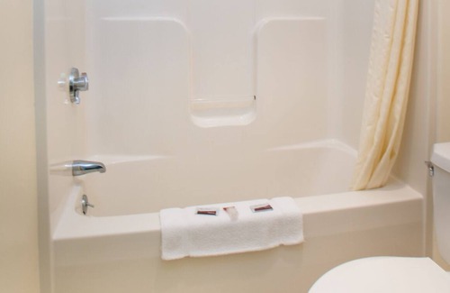 Wells Cabine | Less than 1 mile from Wells Beach Close to Ogunquit & Kennebunk**adult only**