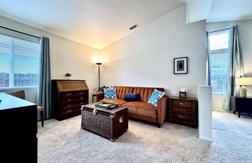 Rancho Cordova Maison | King Bed Retreat, Pet-Friendly, Rancho Cordova