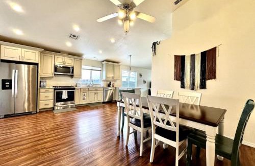 Rancho Cordova Maison | King Bed Retreat, Pet-Friendly, Rancho Cordova