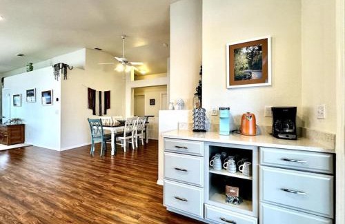 Rancho Cordova Maison | King Bed Retreat, Pet-Friendly, Rancho Cordova