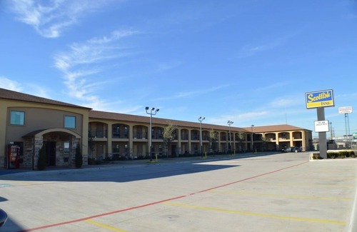 Fort Worth Hôtel | King Bed, Scottish Inns, Laundry Facility, Free Parking, Near Fort Worth Zoo