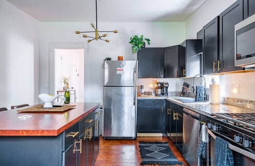 Italian Village Maison | King Bed - Short North - Convention - Free Parking