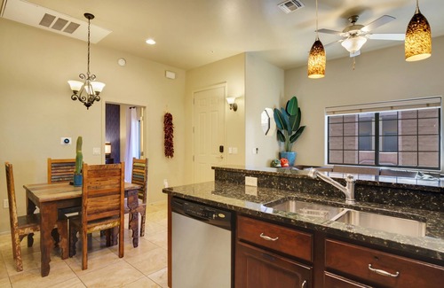 Tucson Copropriété | King Bed Suite Condo: Pool + Hot Tub Access
