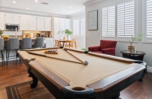 Temecula Maison | King Bed Temecula Getaway! Amazing Pool & Theatre
