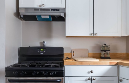 Pittsburgh Appartement | King Bed! Unique City Views! Free Parking!