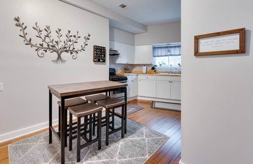 Pittsburgh Appartement | King Bed! Unique City Views! Free Parking!
