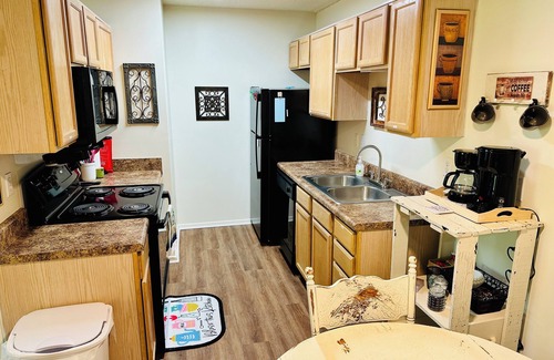 Hernando Appartement | KING BED W/POOL,Pet Friendly, Fitness Center,Seconds from INTERSTATE,FREE Parking