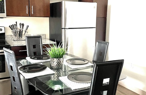 Uptown District Appartement | King Bedroom w/Balcony Downtown