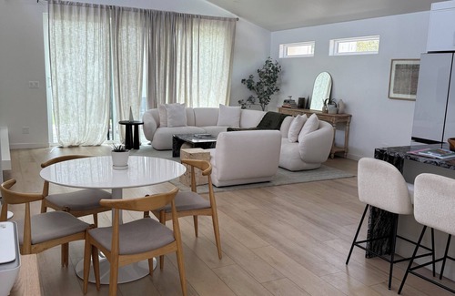 Sam Hughes Maison | Modern / Cozy Scandinavian Villa, King beds, 3/3 house in Tucson with WiFi, AC