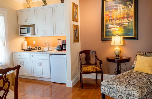 Milton Maison | King Charles Suite, Bed & Breakfast, No added fees or cleaning charges.