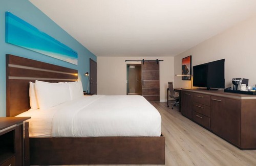 Harbor Hôtel | King Deluxe w/ Pullout Couch, The Cove Hotel, Heated Pool, Near The Queen Mary