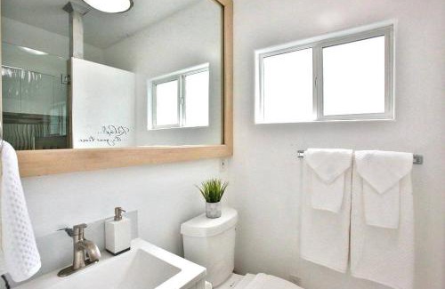 El Camino Village Appartement | King Garden Suite - 10 mins to Beach and LAX