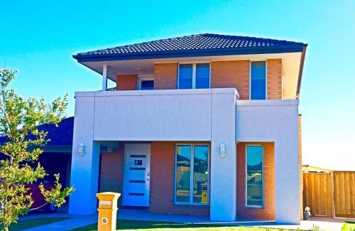 Sanctuary Lakes Maison | King House