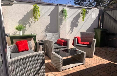 Pacsirtatelep Appartement | King House & Garden with AC and FREE PARKING POSSIBILITY