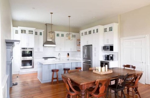 Weyers Cave Maison | King Meadow Manor