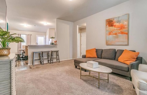 Mustang Maison | -King-New Construction-Self Check-In-A C-W D-4 TVs