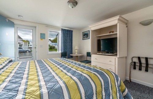 Moody Cabine | KING ROOM - 1 KING BED