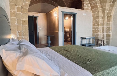 Felline Lit Et Petit-Déjeuner | King Room with Jacuzzi - Charming in Felline - Borgo Don Ciccio