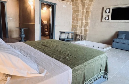 Felline Lit Et Petit-Déjeuner | King Room with Jacuzzi - Charming in Felline - Borgo Don Ciccio