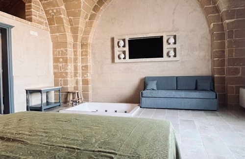 Felline Lit Et Petit-Déjeuner | King Room with Jacuzzi - Charming in Felline - Borgo Don Ciccio