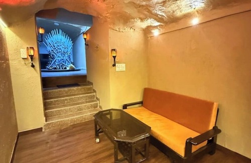 Govindpuri Appartement | King's landing - Game of thrones (Couple Friendly)