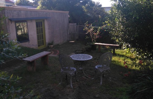 Maroubra Maison | King Single Room with Sea Views in Vegetarian Home