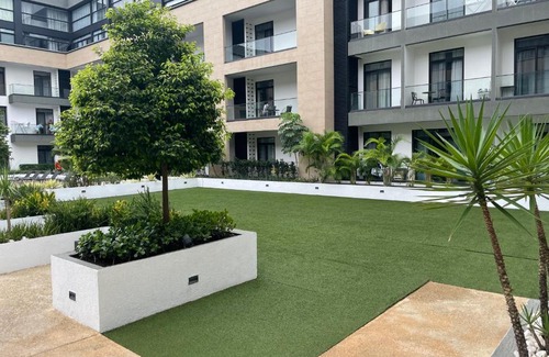 Cantonments Appartement | King Size Bed & 129 Mb Data Speed 1BR en suite with pool at Embassy Gardens, Cantonment, Accra