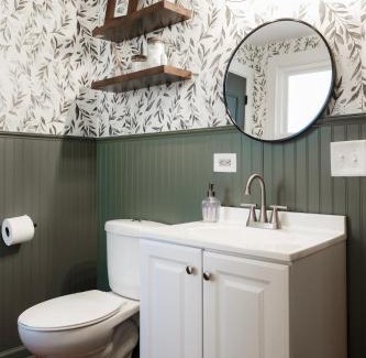 Lockport Appartement | King Size Bed, Near Hwy, Work Desk, Close Parking