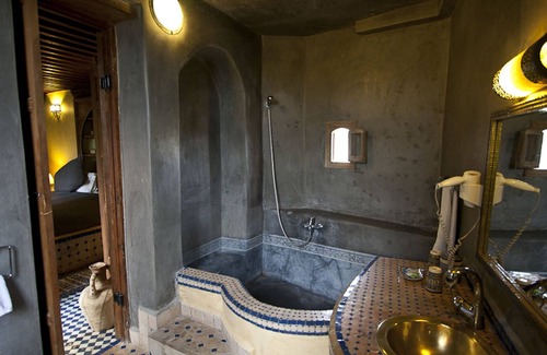 Ain Azlitan Lit Et Petit-Déjeuner | Chambre Lit King Size Riad Layalina Fes : Piscine, Vue 360° & Parking Gratuit