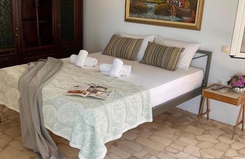 Perama Maison | King size bed, Terra relaxa, Vista al mar, near Achilleio