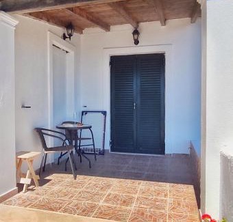 Perama Maison | King size bed, Terra relaxa, Vista al mar, near Achilleio