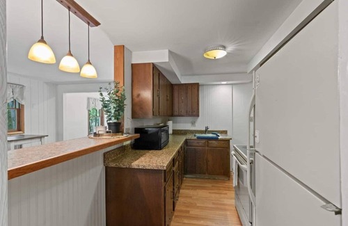 Jim Thorpe Cabine | King Size Beds, Bunk Beds, Access to Pool, Lake, & Tennis