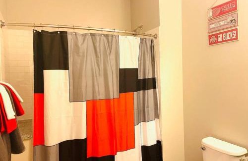 Uptown District Appartement | King Size with OSU Theme!