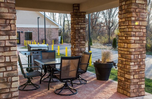 Schererville Appartement | Studio King. Petit déjeuner gratuit. Piscine intérieure.