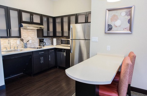 Newtonville Appartement | Studio King Accessible aux Personnes à Mobilité Réduite Près de ALB, Downtown + UAlbany | Accès à la piscine