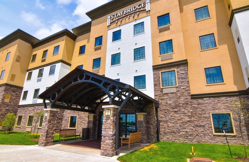 Lafayette Copropriété | King Suite. Free Breakfast. Pool. Only 5 Miles from Purdue University!